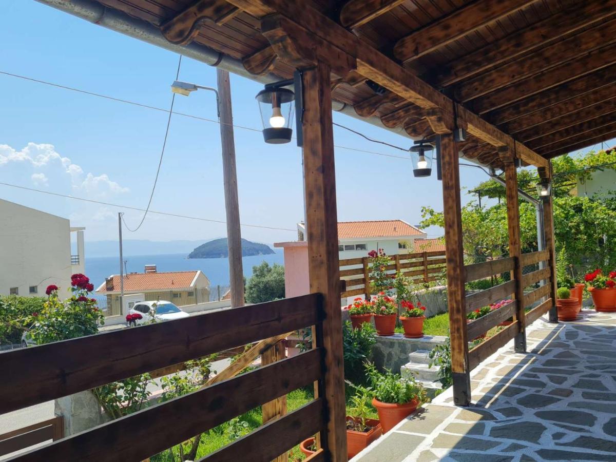 Stella'S Garden Villa Palaiontsiflikion Exterior photo